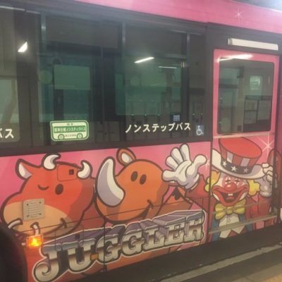 このバス、普通に走ってるのが名古屋です!!!