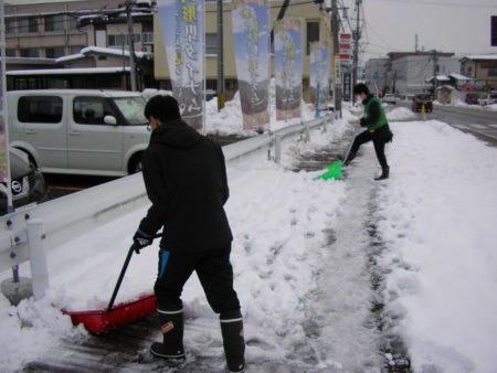 2020年12月（山形県） 山形店　店舗周辺歩道の除雪