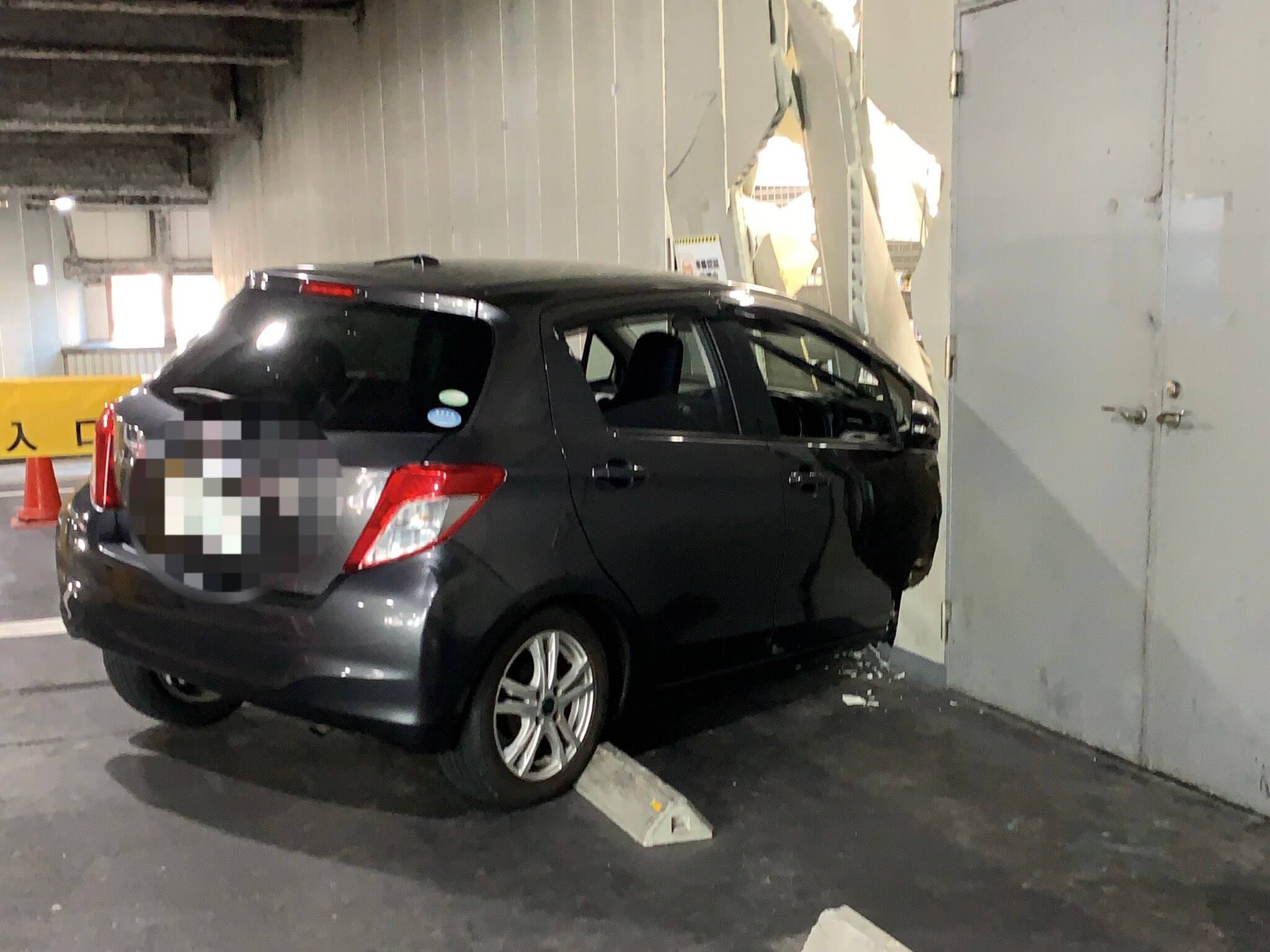 大阪 パチンコ店の駐車場で車がノーブレーキで壁に突っ込む フリーダム天六 スロカク パチスロデータ ニュースまとめブログ